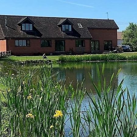 Bransford Farm Fishery & B & B Exterior photo